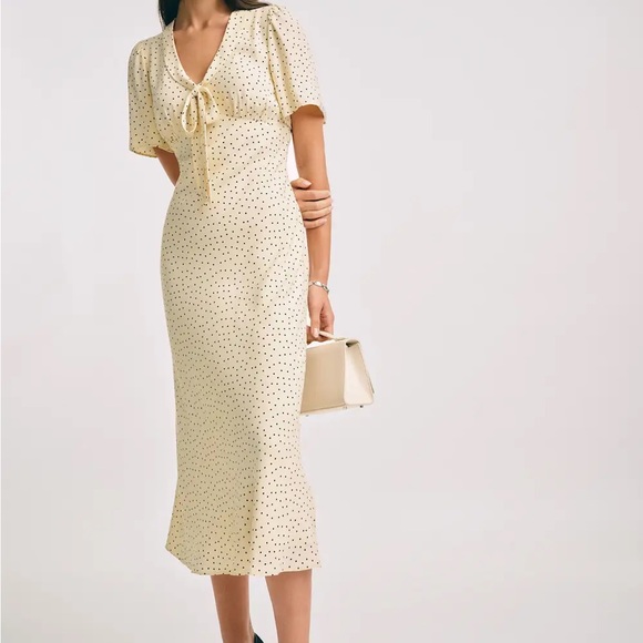 Reformation Dresses & Skirts - Reformation Tyra Polka Dot Short Sleeve Midi Dress size 8